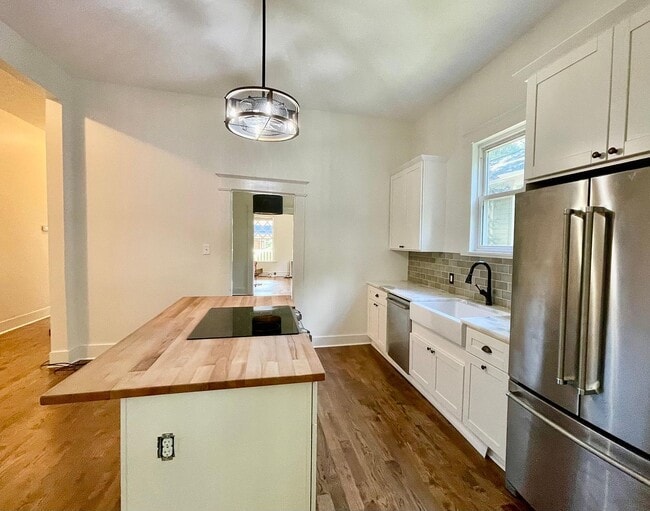 property at 670 Grady Pl SW