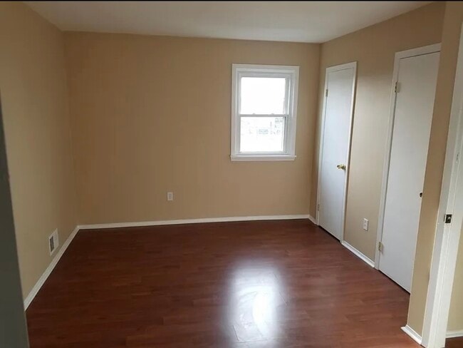 44 Isabella Ave, Unit 2 in Bayonne, NJ - Foto de edificio - Building Photo