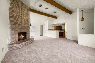 12007 Mountain Ridge Rd in Houston, TX - Foto de edificio - Building Photo