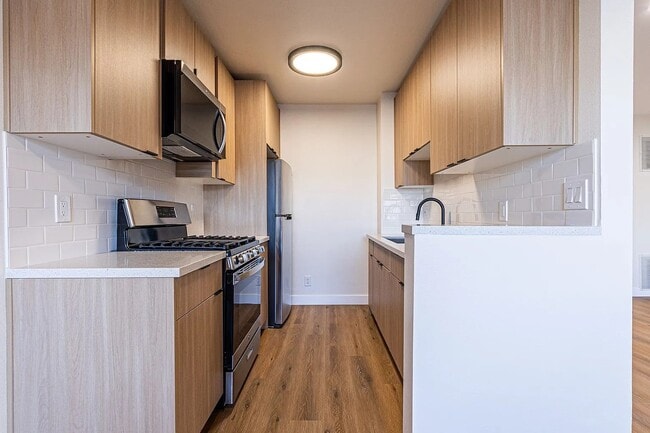 3401 Ocean Park Blvd in Santa Monica, CA - Building Photo - Building Photo