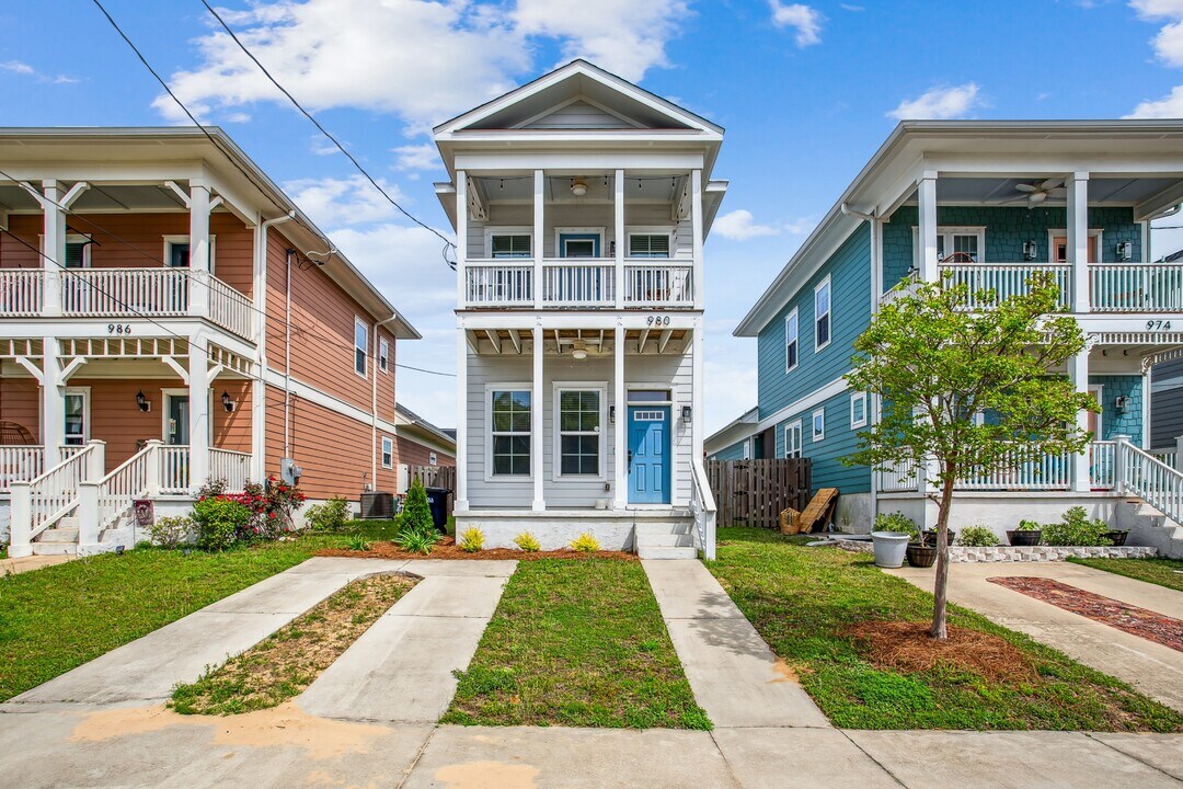 980 W Chase St in Pensacola, FL - Building Photo