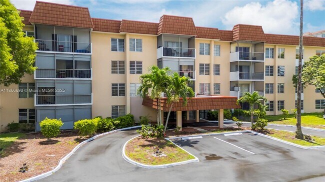 4168 Inverrary Dr in Lauderhill, FL - Building Photo - Building Photo