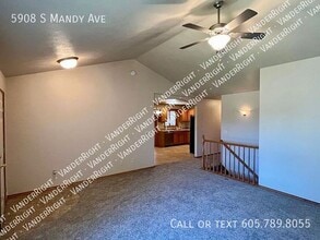 5908 S Mandy Ave in Sioux Falls, SD - Building Photo - Building Photo