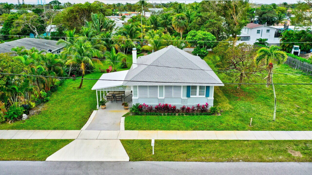 320 SE 4th Ave in Delray Beach, FL - Foto de edificio