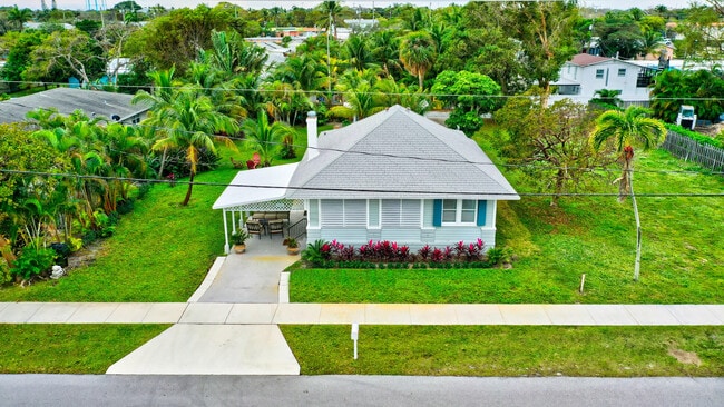 property at 320 SE 4th Ave