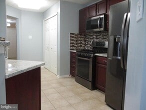 3018 Hunting Ridge Dr in Owings Mills, MD - Foto de edificio - Building Photo