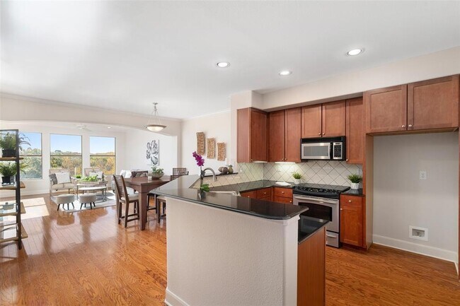 500 Waters Edge Dr, Unit 137 in Lake Dallas, TX - Building Photo - Building Photo