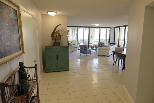 7578 Regency Lake Dr in Boca Raton, FL - Building Photo - Building Photo