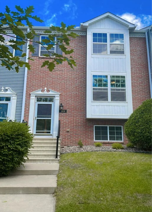 804 Village Pkwy in Circle Pines, MN - Building Photo