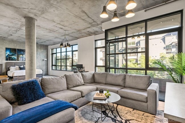 1050 Island Ave in San Diego, CA - Building Photo - Building Photo