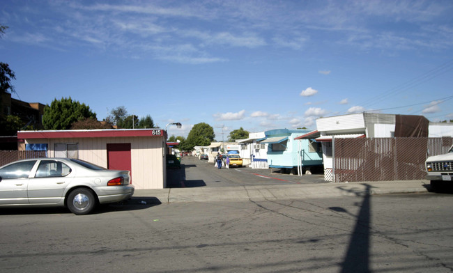 California Mobile Home Parks in Hayward, CA - Building Photo - Building Photo