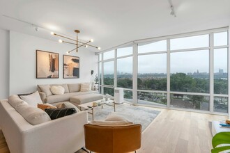 100 Thompson Ln, Unit 6C in Edgewater, NJ - Building Photo - Building Photo