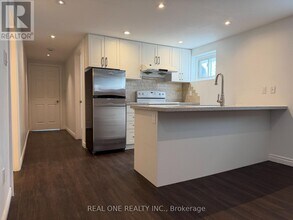 104 Mentor Blvd in Toronto, ON - Building Photo - Building Photo