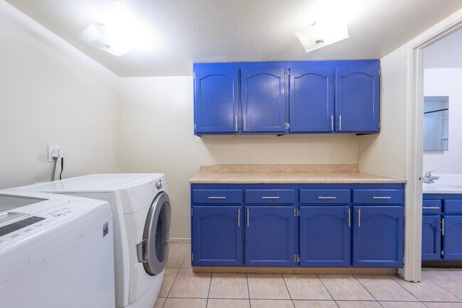 5231 Huntington Dr N, Unit 4 in Los Angeles, CA - Building Photo - Building Photo