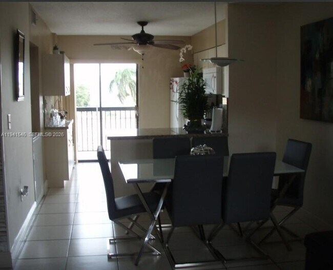 5290 W 21st Ct, Unit 405 in Hialeah, FL - Building Photo - Building Photo