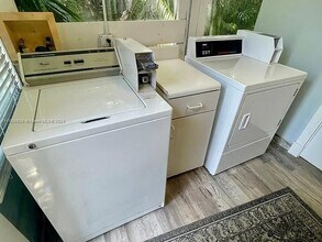 65 NE 24th St, Unit 59 in Wilton Manors, FL - Building Photo - Building Photo