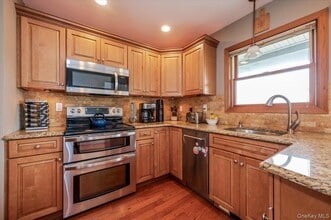 5 Stonecutter Rd in Levittown, NY - Building Photo - Building Photo