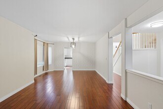 3725 NW Banff Dr in Portland, OR - Building Photo - Building Photo