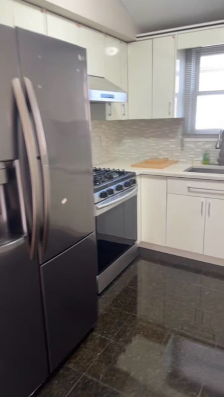 217427-217438 38th Ave in Queens, NY - Foto de edificio - Building Photo