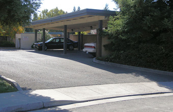 1924 Manor Way in Fairfield, CA - Building Photo - Building Photo