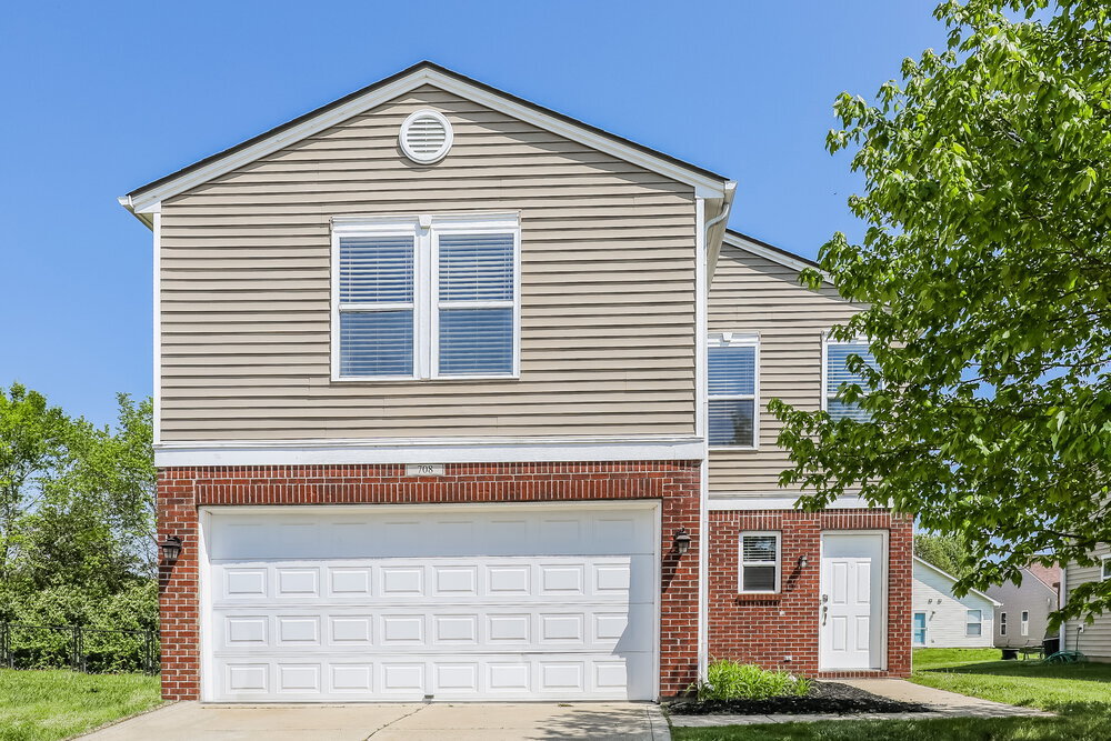 708 Adagio Dr in Greenwood, IN - Building Photo