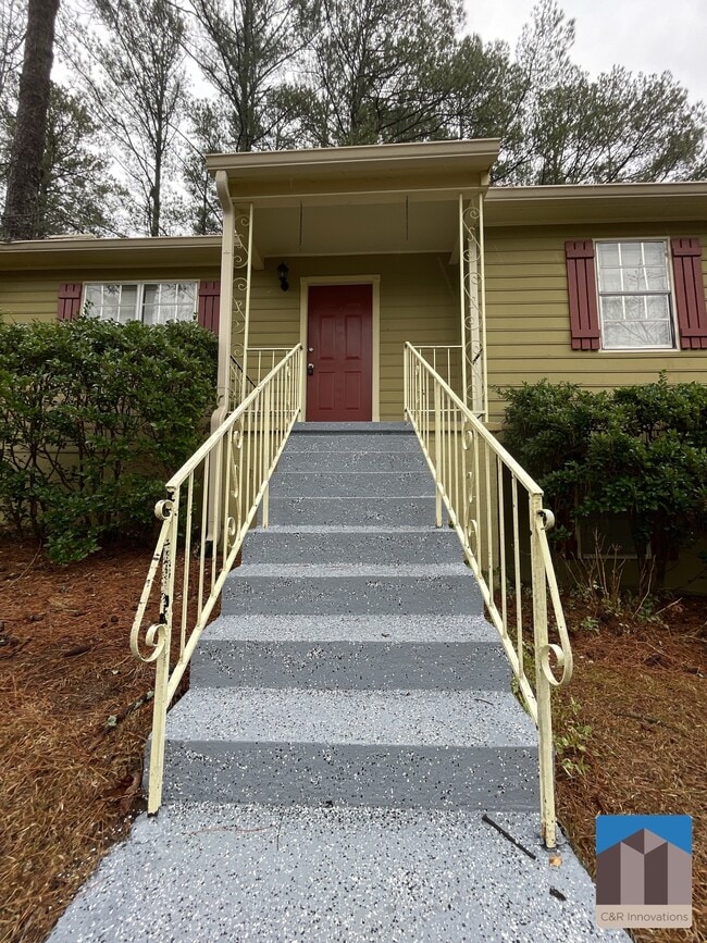 2595 Woodland Dr NW in Kennesaw, GA - Foto de edificio - Building Photo