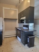 405 E Main St, Unit First Floor Apartment in New Holland, PA - Building Photo - Building Photo