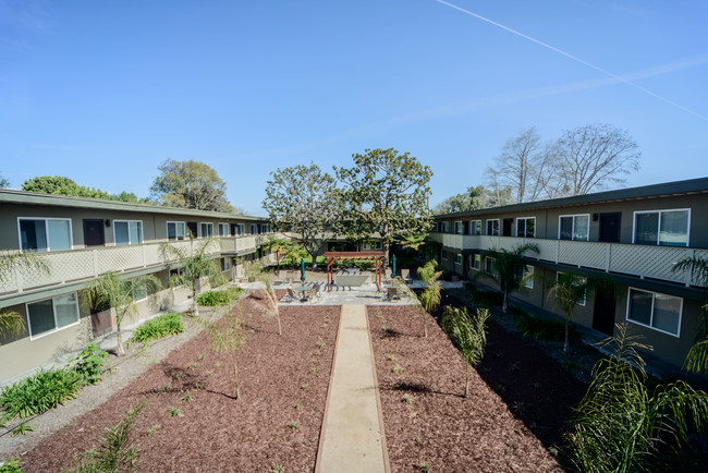 Maude Garden in Sunnyvale, CA - Foto de edificio - Building Photo