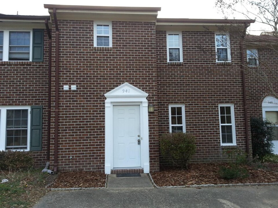 941 Sir Wilfred Cir in Virginia Beach, VA - Building Photo