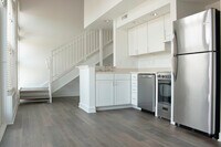 324 E 6th St, Unit 324