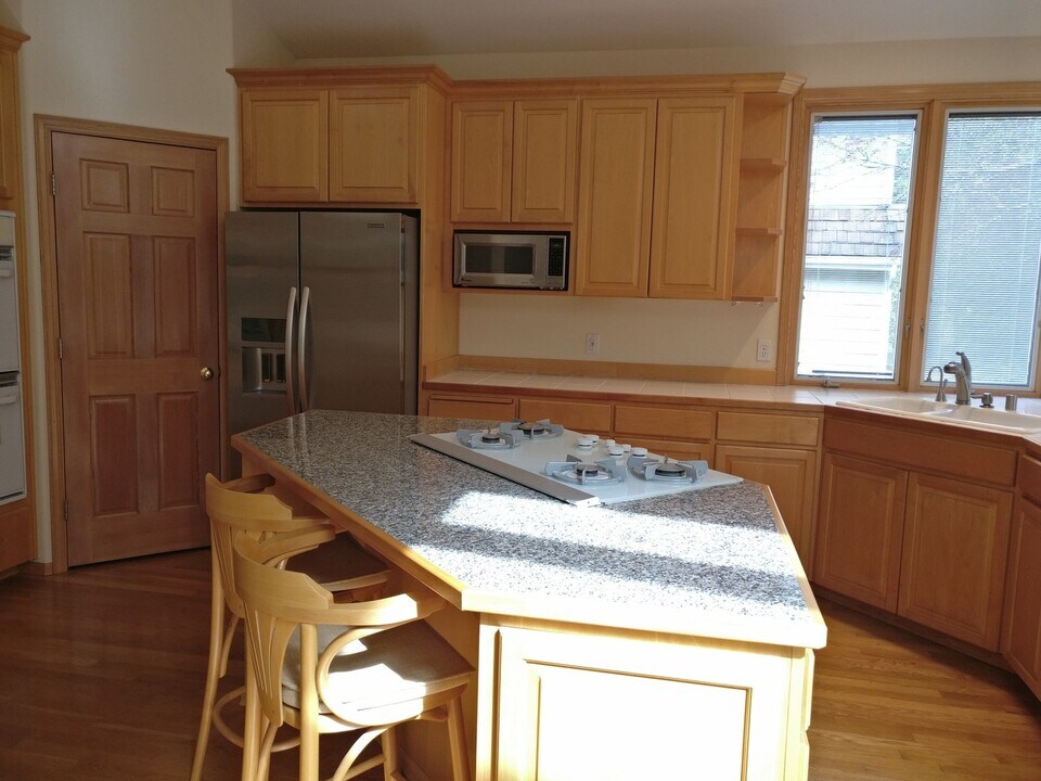 16403 NE 50th Way in Redmond, WA - Building Photo