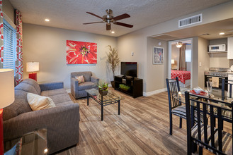 Fiesta Village Furnished - Utilities Included in Mesa, AZ - Foto de edificio - Building Photo