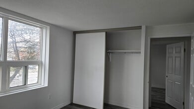 626 First St in London, ON - Building Photo - Building Photo