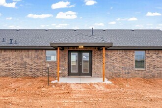 10705 N County Rd 2800 in Lubbock, TX - Foto de edificio - Building Photo