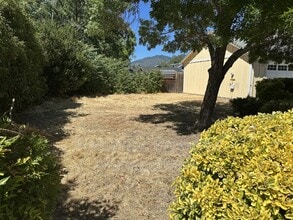 715 SW Laurel St in Grants Pass, OR - Building Photo - Building Photo