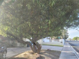 3833 S Eastern Ave in Las Vegas, NV - Building Photo