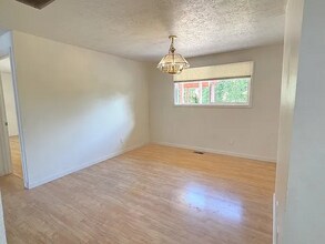 22130 SW Augusta Ln in Hillsboro, OR - Building Photo - Building Photo