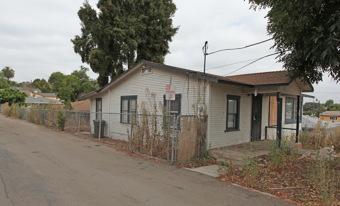 2360-2366 El Prado Ave in Lemon Grove, CA - Foto de edificio