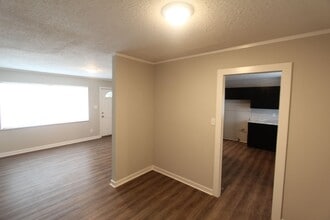 1632 Collier Dr in Birmingham, AL - Building Photo - Building Photo