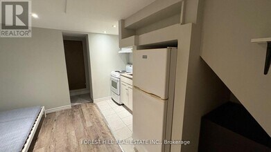 8 Poplar Plains Crescent in Toronto, ON - Building Photo - Building Photo