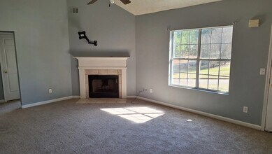 128 Live Oak Dr in Jackson, GA - Building Photo - Building Photo