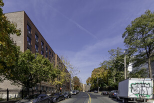 2501 Sedgwick Ave in Bronx, NY - Foto de edificio - Building Photo