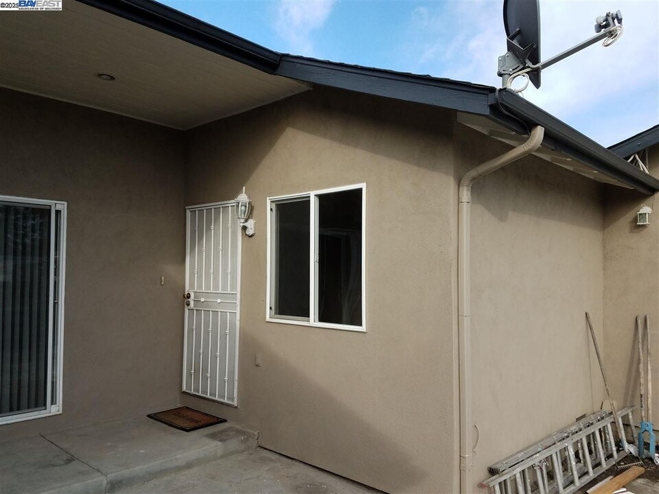 26732 Tyrrell Ave in Hayward, CA - Building Photo