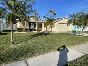 15817 Pennington Rd in Tampa, FL - Building Photo - Building Photo