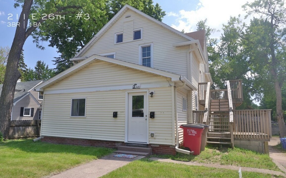 211 E 26th St in Sioux Falls, SD - Building Photo