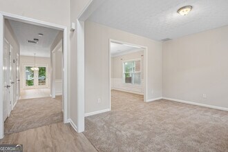 2040 Village Green Dr in Fairburn, GA - Building Photo - Building Photo