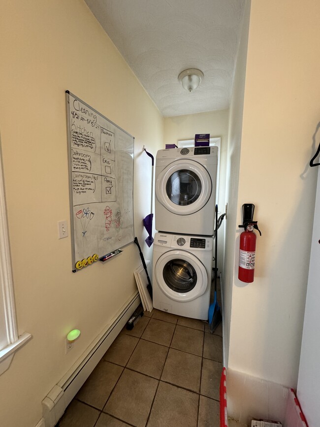 40 Litchfield St, Unit 3 in Boston, MA - Foto de edificio - Building Photo