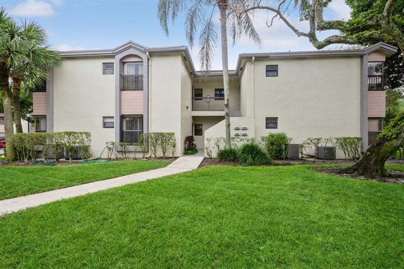 4485 Carambola Cir S in Coconut Creek, FL - Building Photo
