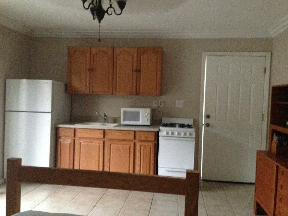 1937 Skyhill Pl in Escondido, CA - Building Photo