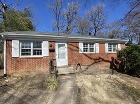 155 Longstreet Ave in Fredericksburg, VA - Building Photo